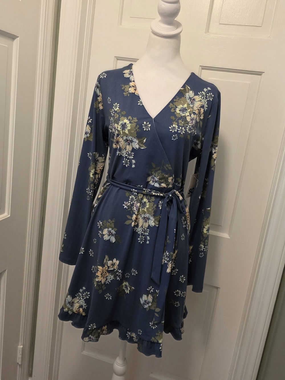 NWT SO Slate Blue Floral Mini Dress with Tie Waist Size Large, Casual, Ret. $36